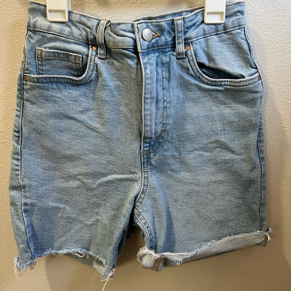 Cotton on Bermuda shorts light wash size US6.‎